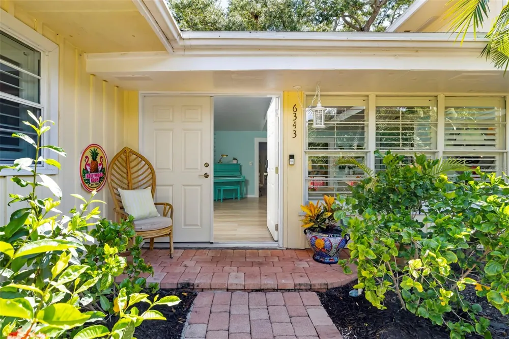 6343 HOLLYWOOD BOULEVARD Sarasota, FL 34231
