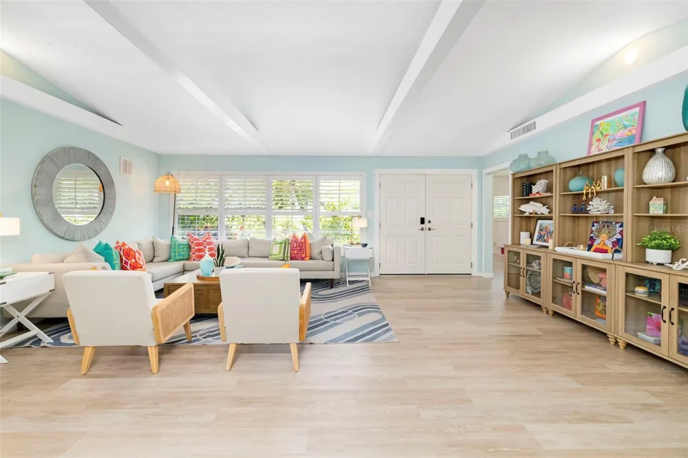 6343 HOLLYWOOD BOULEVARD Sarasota, FL 34231