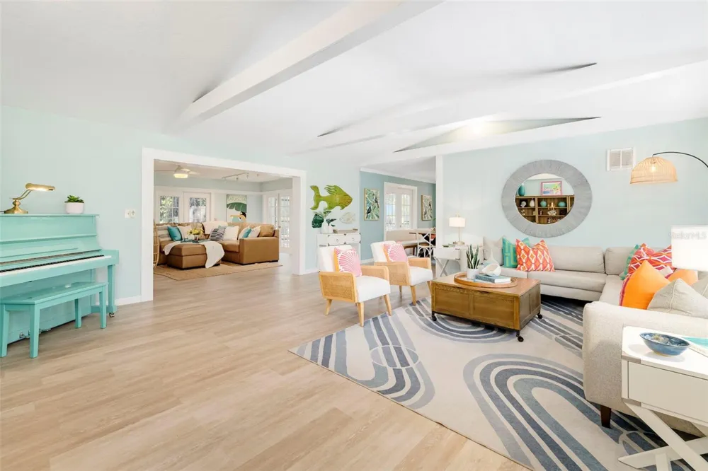 6343 HOLLYWOOD BOULEVARD Sarasota, FL 34231