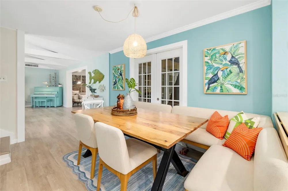 6343 HOLLYWOOD BOULEVARD Sarasota, FL 34231