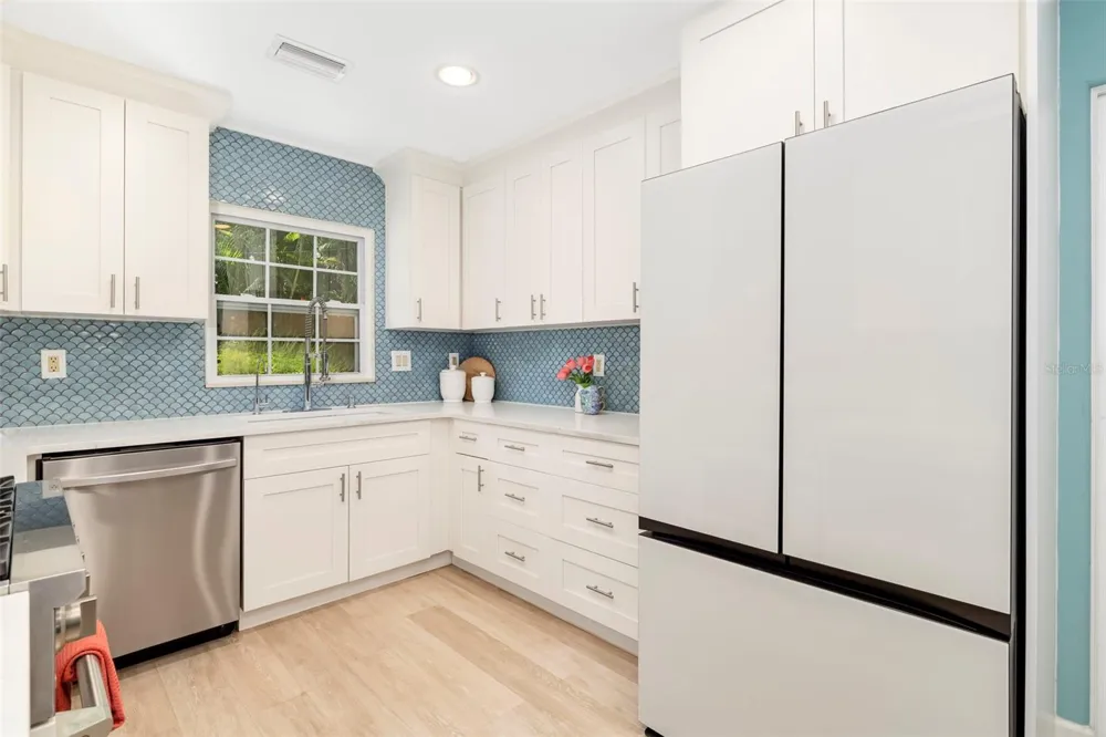 6343 HOLLYWOOD BOULEVARD Sarasota, FL 34231