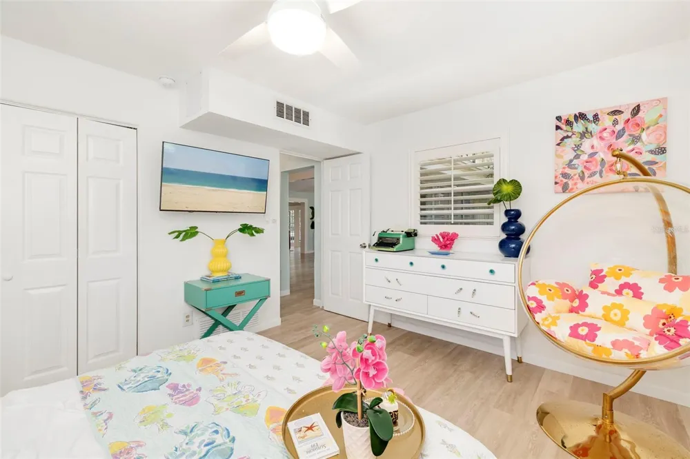 6343 HOLLYWOOD BOULEVARD Sarasota, FL 34231