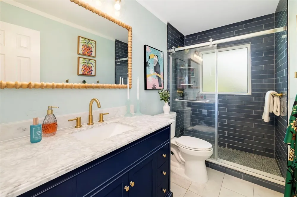 6343 HOLLYWOOD BOULEVARD Sarasota, FL 34231