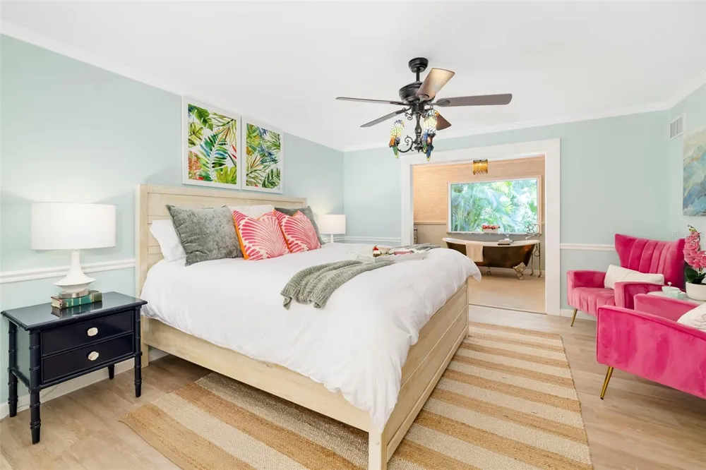 6343 HOLLYWOOD BOULEVARD Sarasota, FL 34231