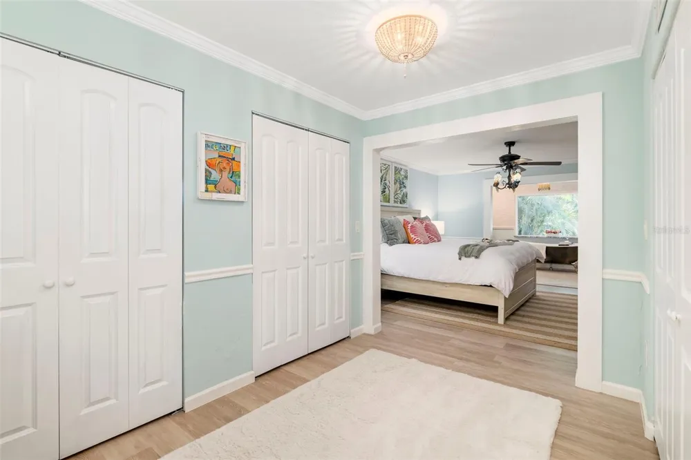 6343 HOLLYWOOD BOULEVARD Sarasota, FL 34231