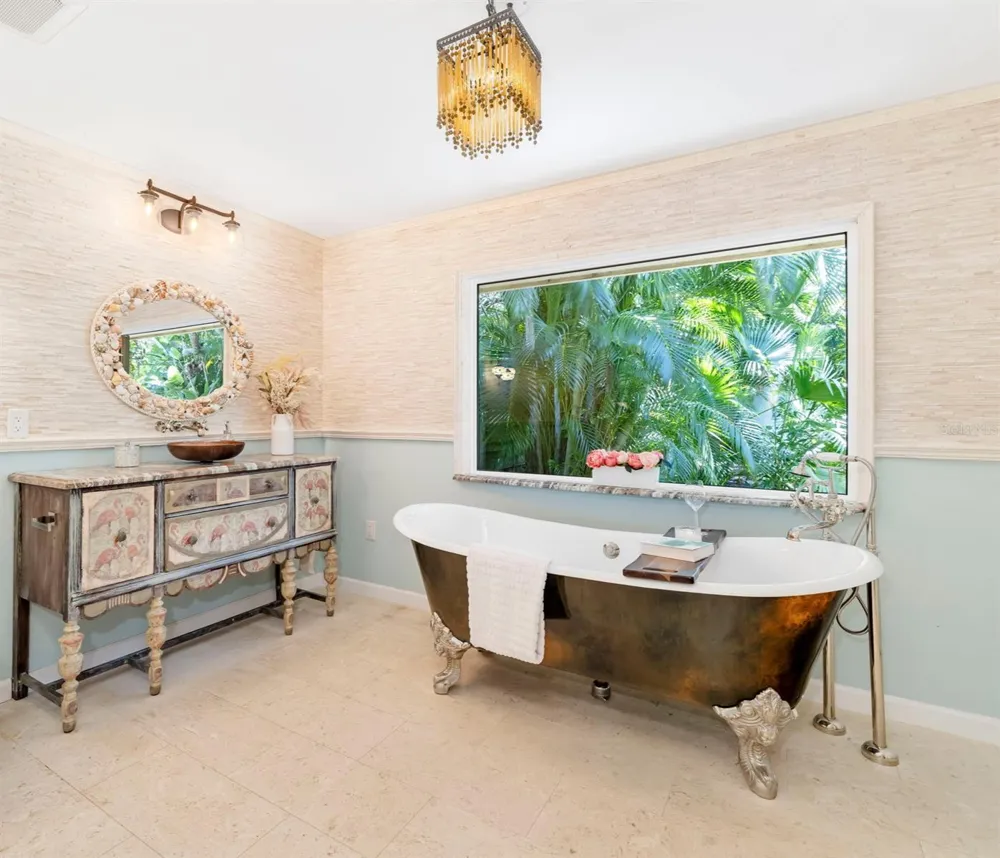 6343 HOLLYWOOD BOULEVARD Sarasota, FL 34231