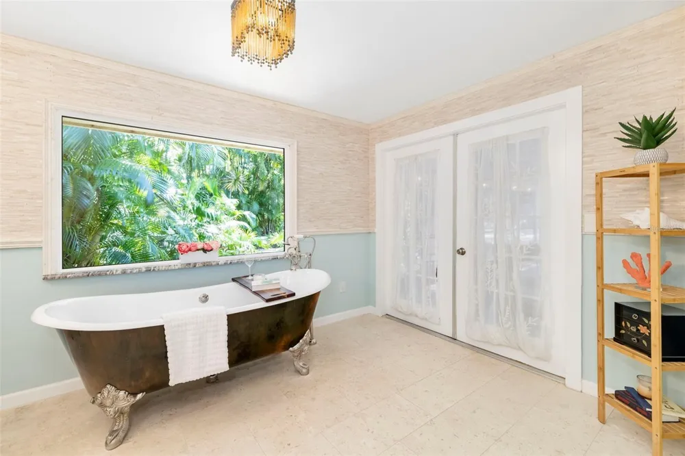 6343 HOLLYWOOD BOULEVARD Sarasota, FL 34231