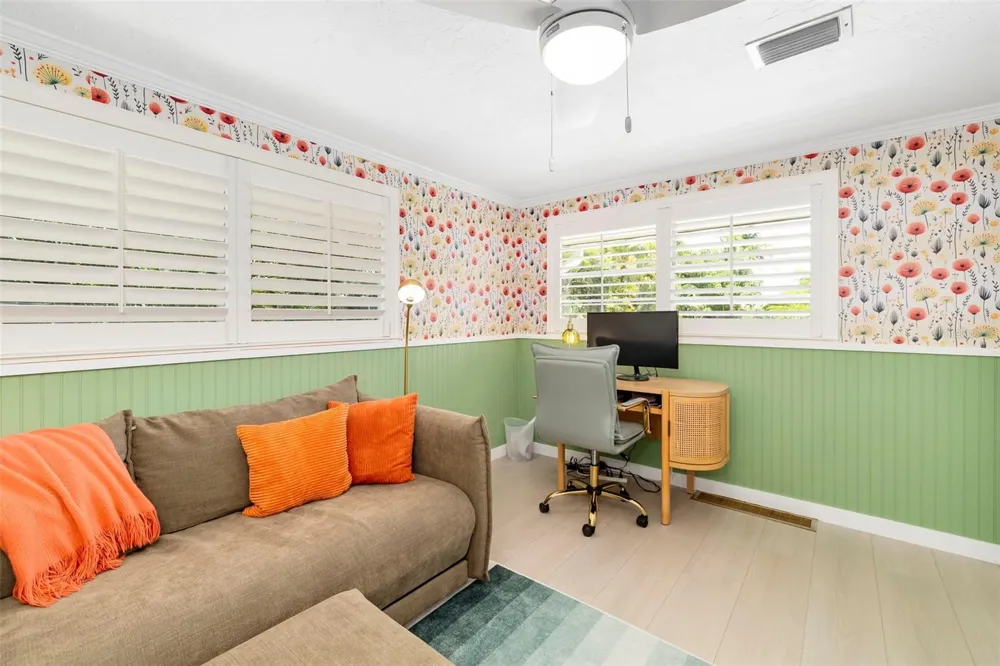 6343 HOLLYWOOD BOULEVARD Sarasota, FL 34231