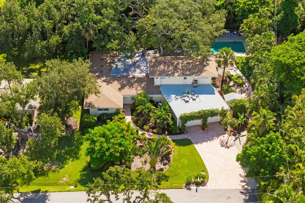 6343 HOLLYWOOD BOULEVARD Sarasota, FL 34231