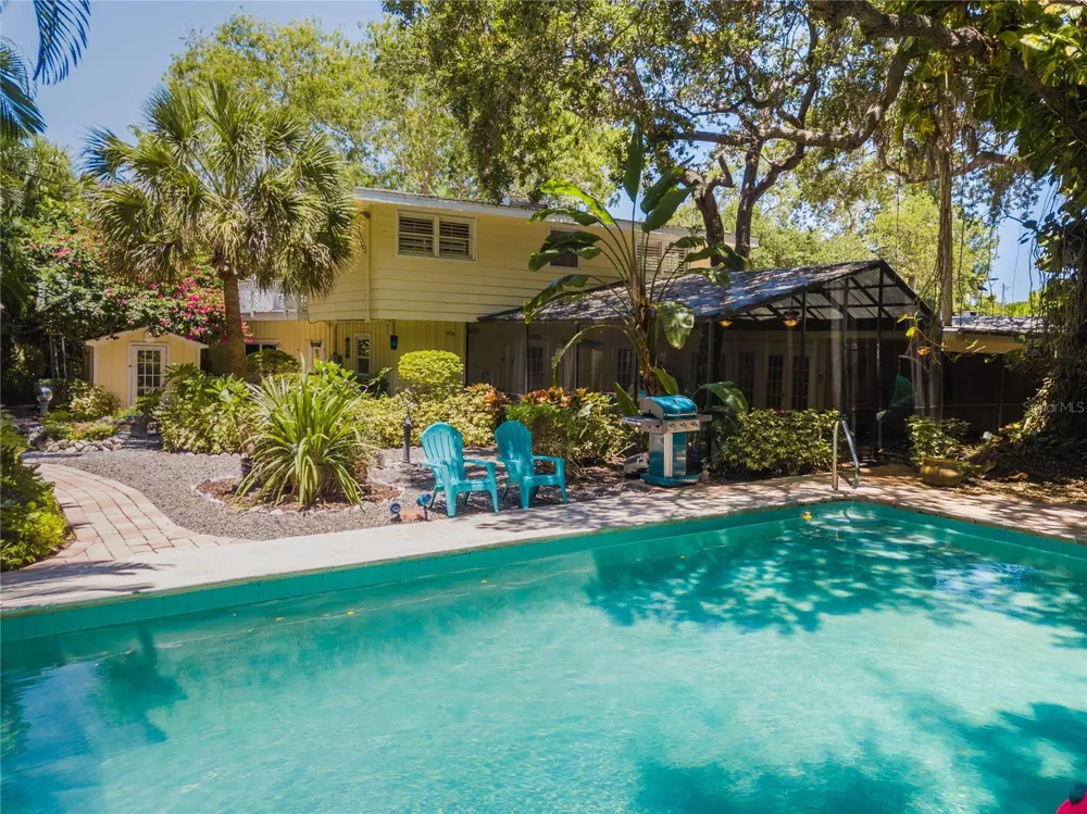 6343 HOLLYWOOD BOULEVARD Sarasota, FL 34231
