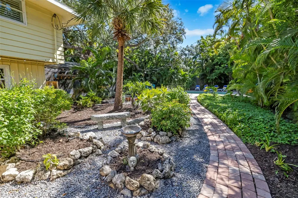 6343 HOLLYWOOD BOULEVARD Sarasota, FL 34231