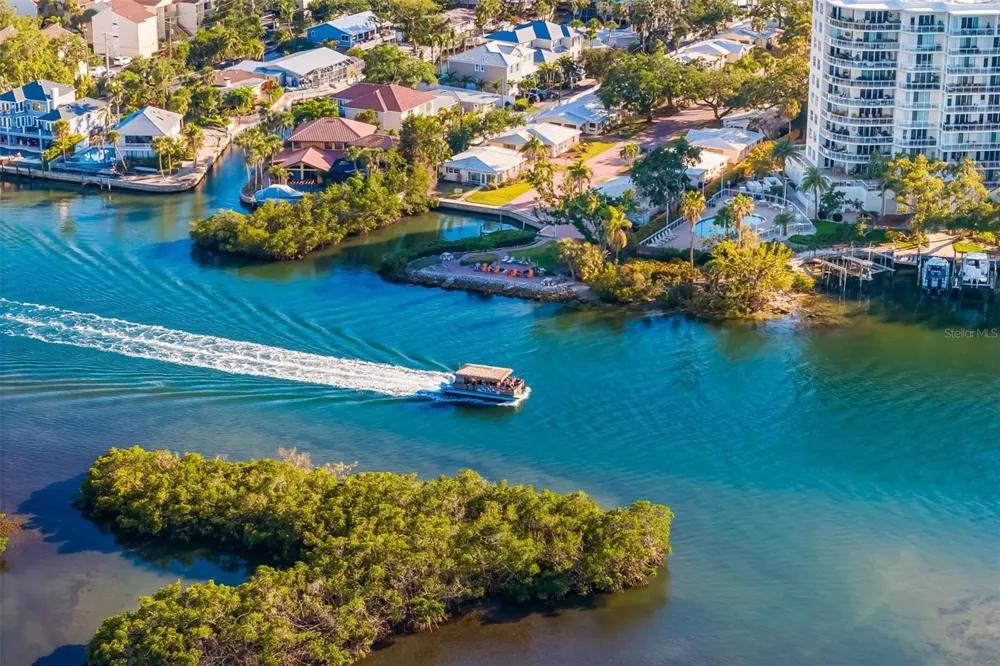 6343 HOLLYWOOD BOULEVARD Sarasota, FL 34231