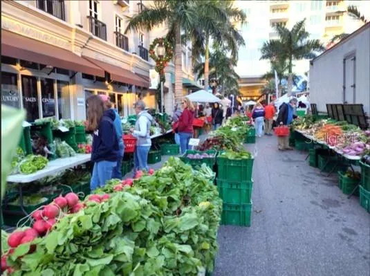 6343 HOLLYWOOD BOULEVARD Sarasota, FL 34231