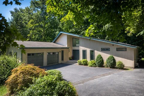 14 Luty Drive