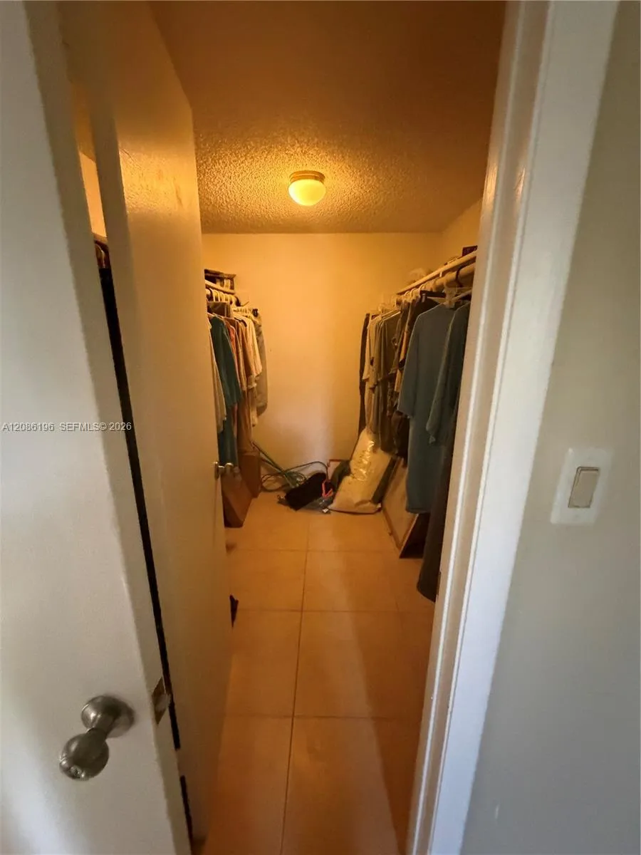 10090 80 CT #1327 Hialeah Gardens, FL 33016