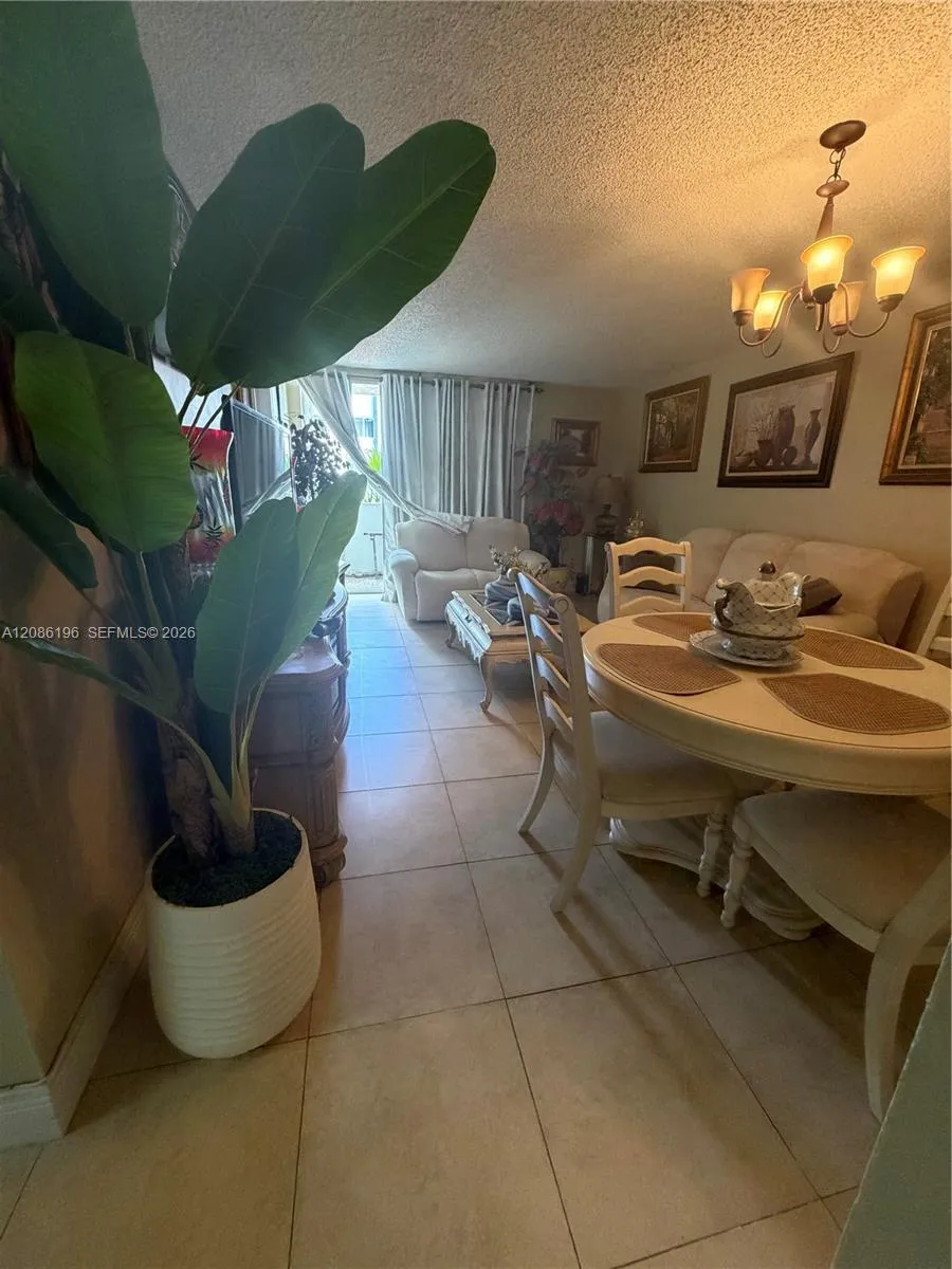 10090 80 CT #1327 Hialeah Gardens, FL 33016