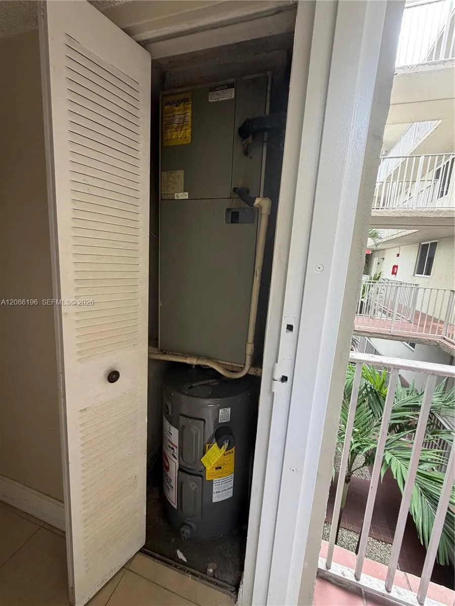10090 80 CT #1327 Hialeah Gardens, FL 33016