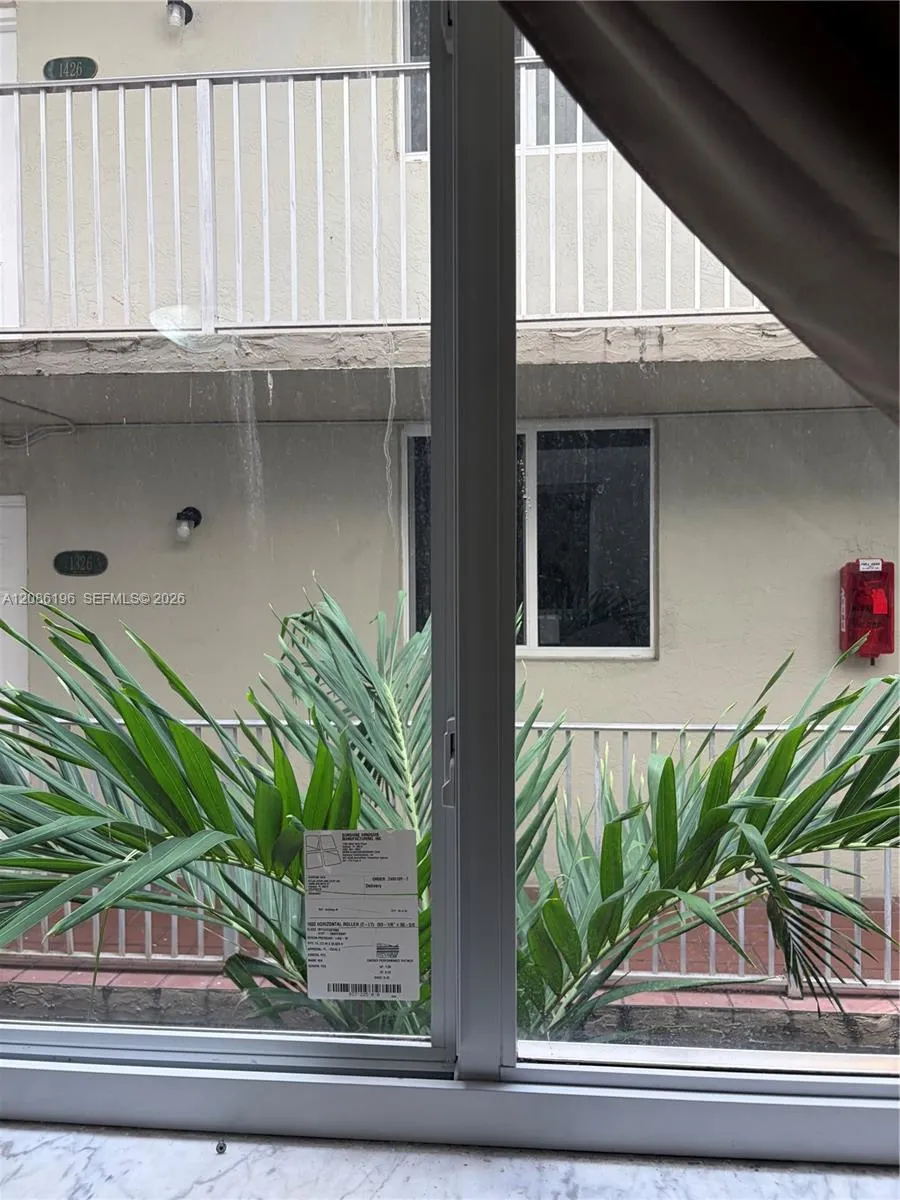 10090 80 CT #1327 Hialeah Gardens, FL 33016