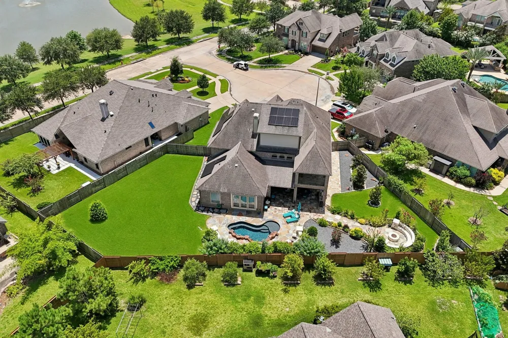 2211 Indigo Pass Court Friendswood, TX 77546
