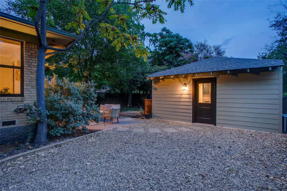 920 Bison Trail Dallas, TX 75208