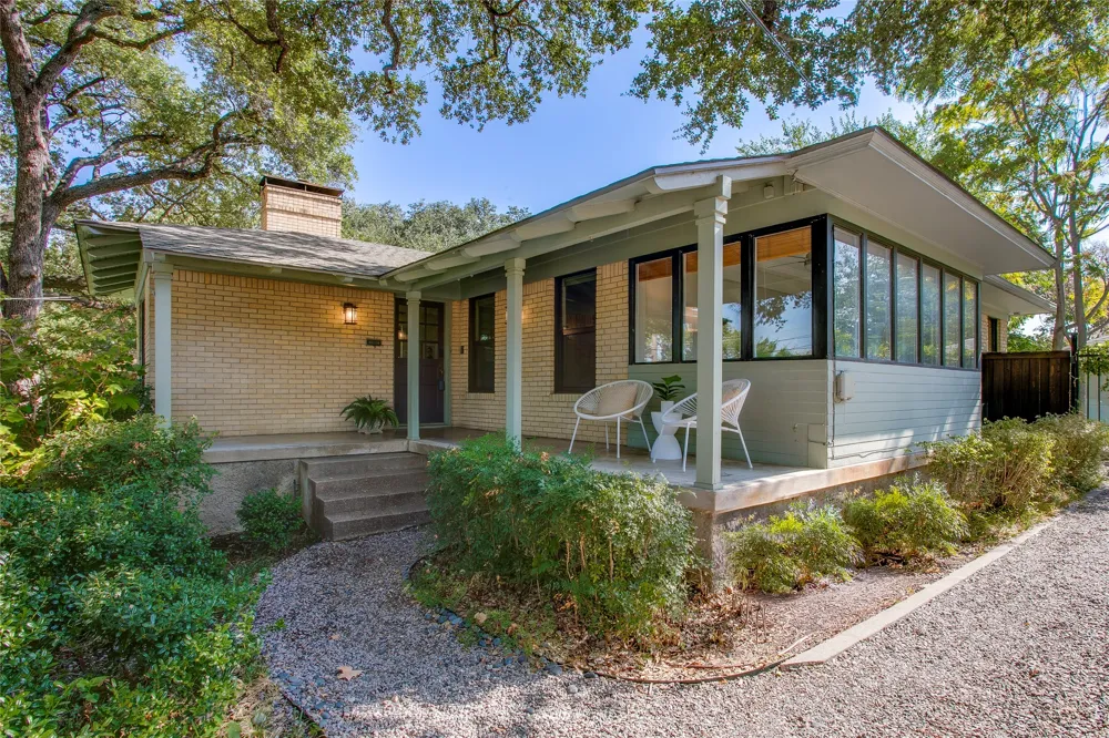 920 Bison Trail Dallas, TX 75208