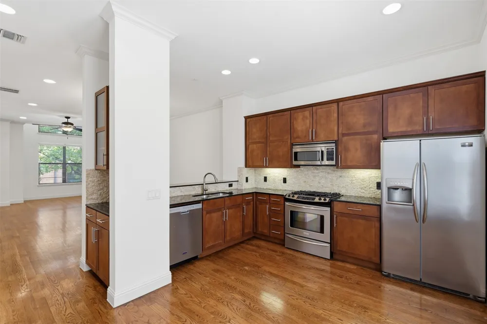 636 E Bluff Street Fort Worth, TX 76102