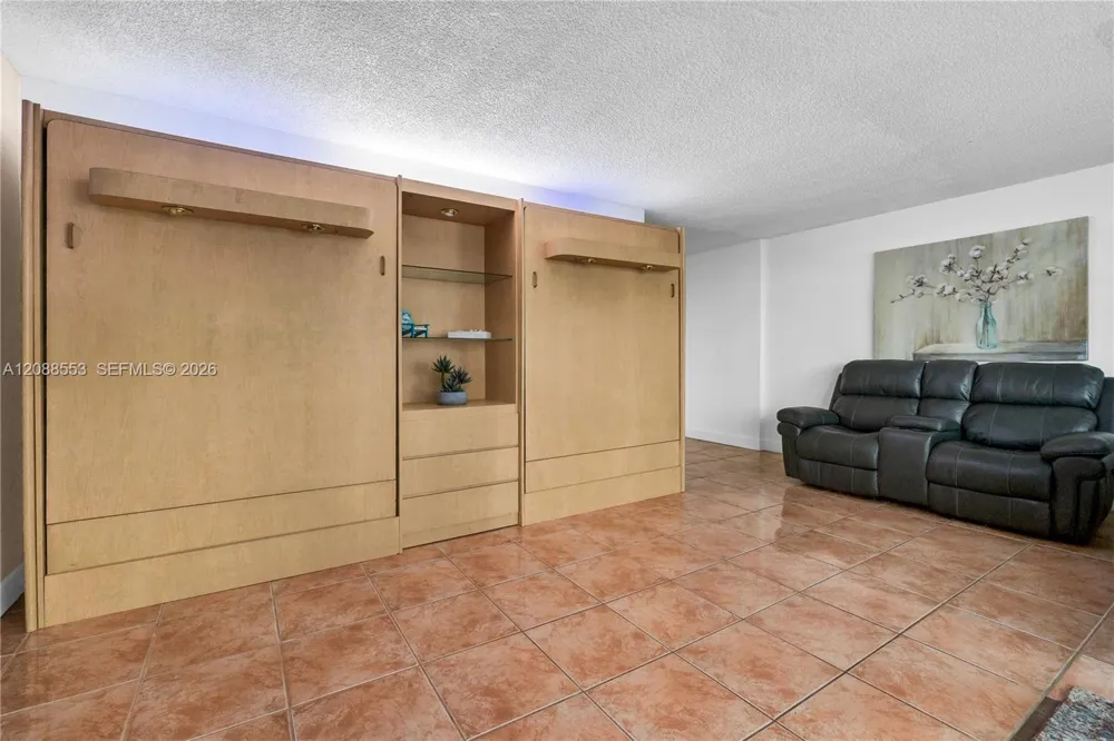 3180 S Ocean Dr #605 Hallandale Beach, FL 33009