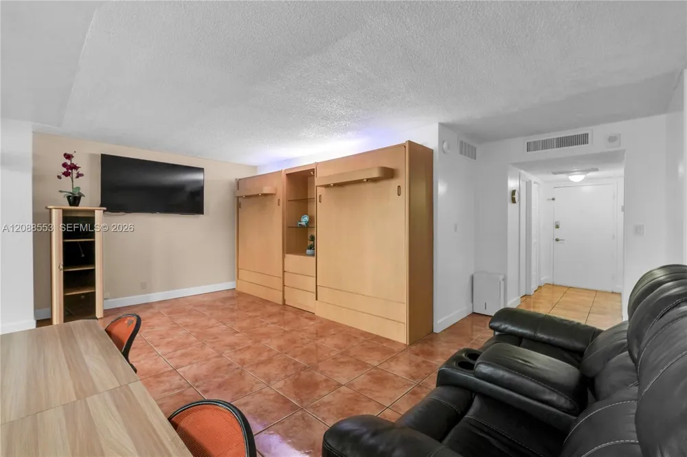 3180 S Ocean Dr #605 Hallandale Beach, FL 33009