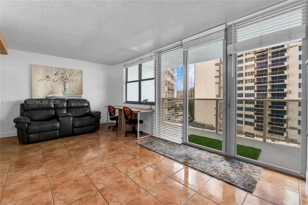 3180 S Ocean Dr #605 Hallandale Beach, FL 33009
