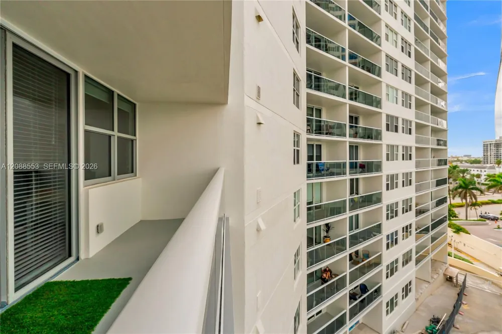 3180 S Ocean Dr #605 Hallandale Beach, FL 33009