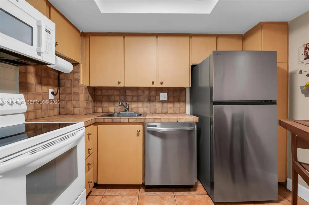 3180 S Ocean Dr #605 Hallandale Beach, FL 33009