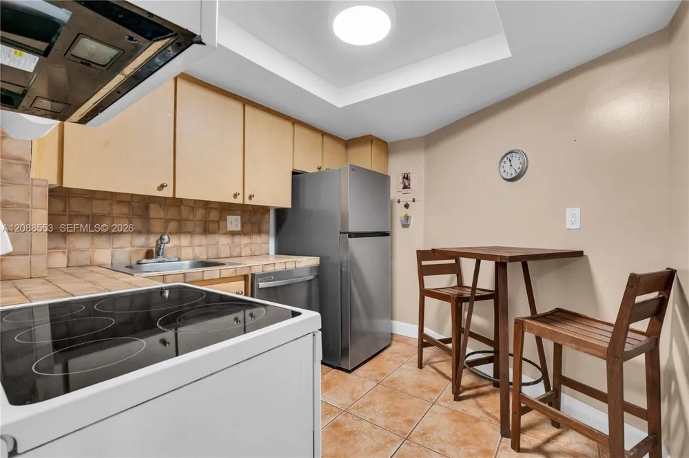 3180 S Ocean Dr #605 Hallandale Beach, FL 33009