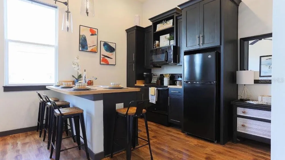 2004 HOWARD AVENUE #202 Tampa, FL 33607