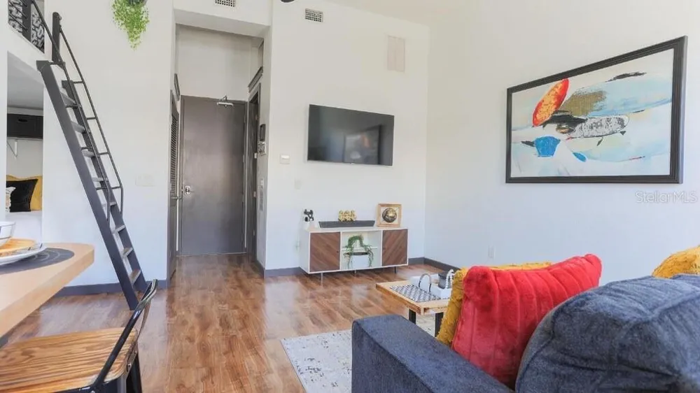 2004 HOWARD AVENUE #202 Tampa, FL 33607