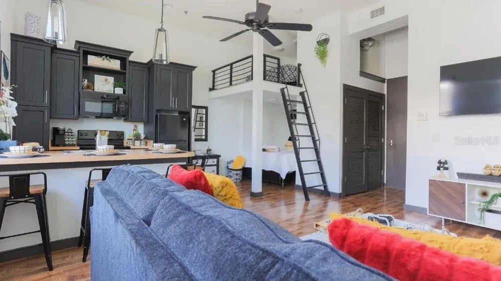 2004 HOWARD AVENUE #202 Tampa, FL 33607