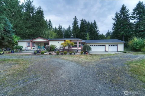 462 NW Equestrian Drive