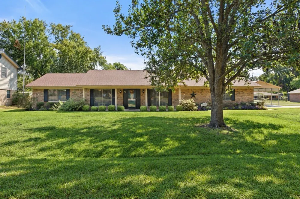 416 Azalea Street Chandler, TX 75758