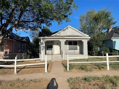 2216 Pine Street