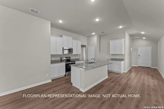 10483 White Hart Lane Converse, TX 78109