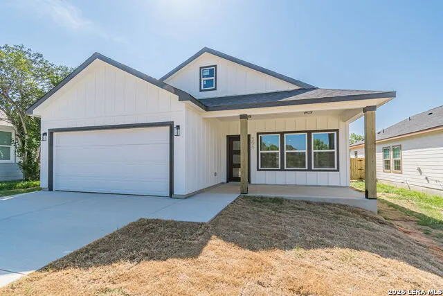 506 Hickory St Jourdanton, TX 78026