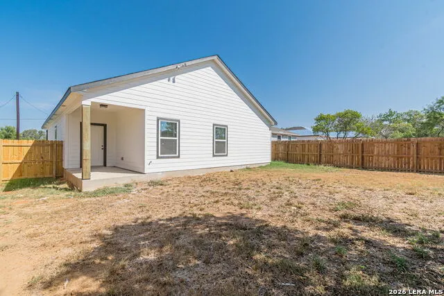 506 Hickory St Jourdanton, TX 78026