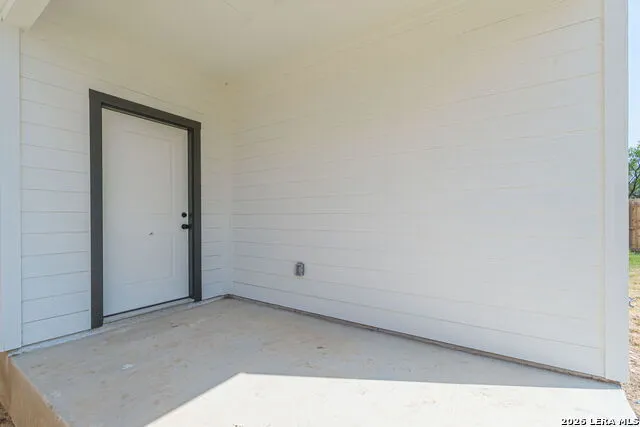 506 Hickory St Jourdanton, TX 78026