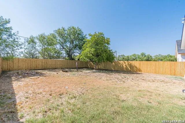 506 Hickory St Jourdanton, TX 78026