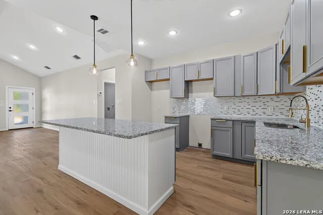 506 Hickory St Jourdanton, TX 78026
