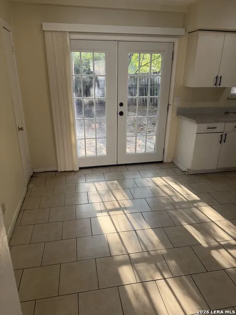 855 E SUNSHINE DR San Antonio, TX 78228
