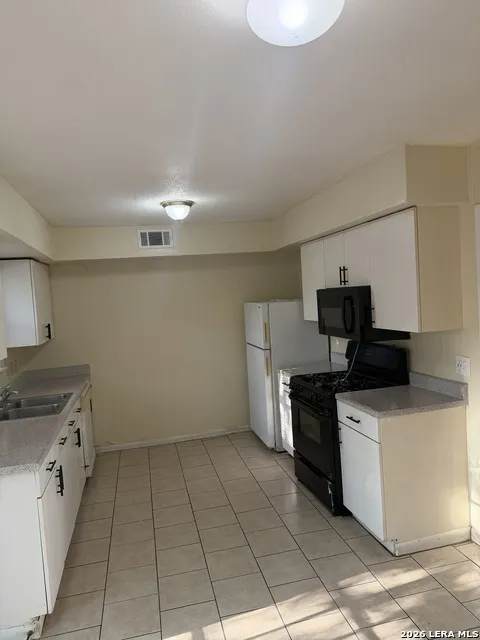 855 E SUNSHINE DR San Antonio, TX 78228