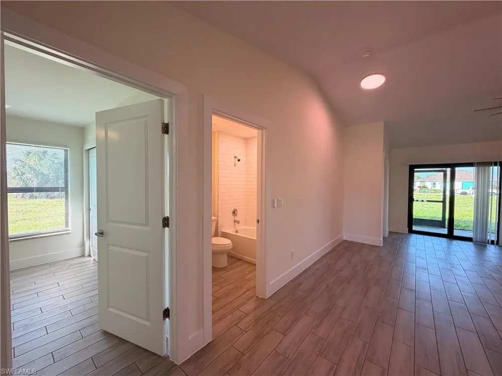 546 SE 5th Place Cape Coral, FL 33990