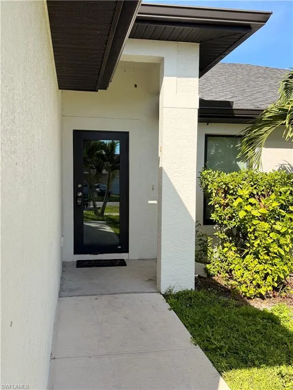 546 SE 5th Place Cape Coral, FL 33990