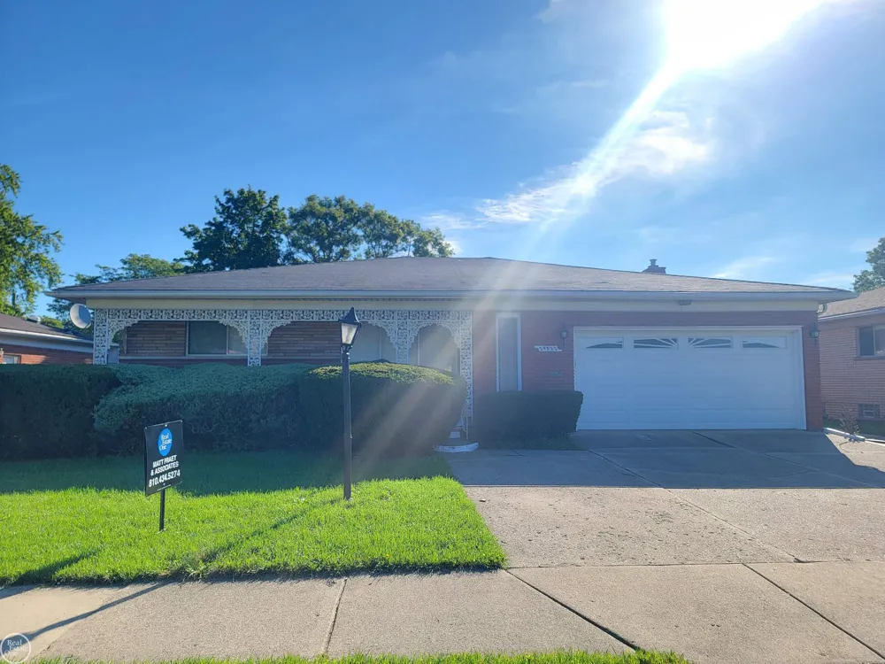 29322 Ridgefield Avenue Warren City, MI 48088