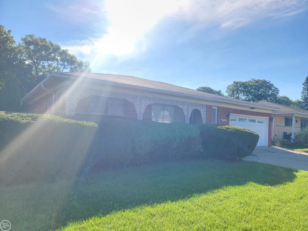 29322 Ridgefield Avenue Warren City, MI 48088